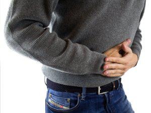 Salud Ecológica: Honbre con dolor de barriga, diarrea, gastroenteritis
